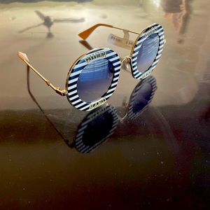 Gucci sunglasses brand new never worn with sticker still on them